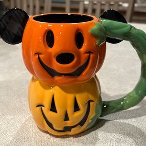 Disney Halloween pumpkin mug brand new